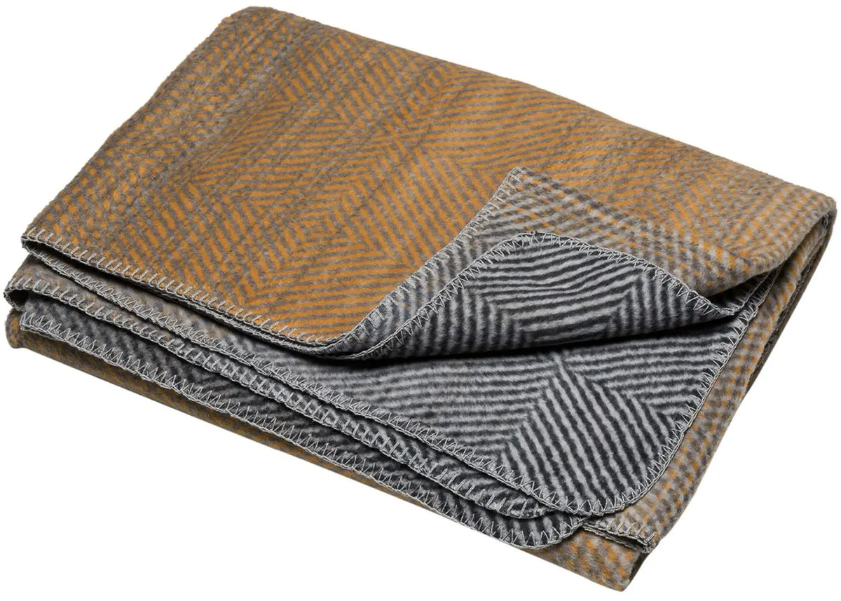 Gradient Throw by David Fussenegger