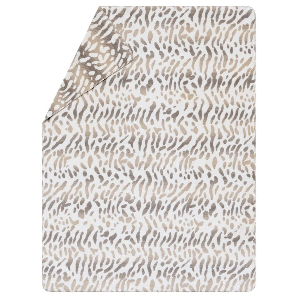 Snow Leopard Throw by David Fussenegger