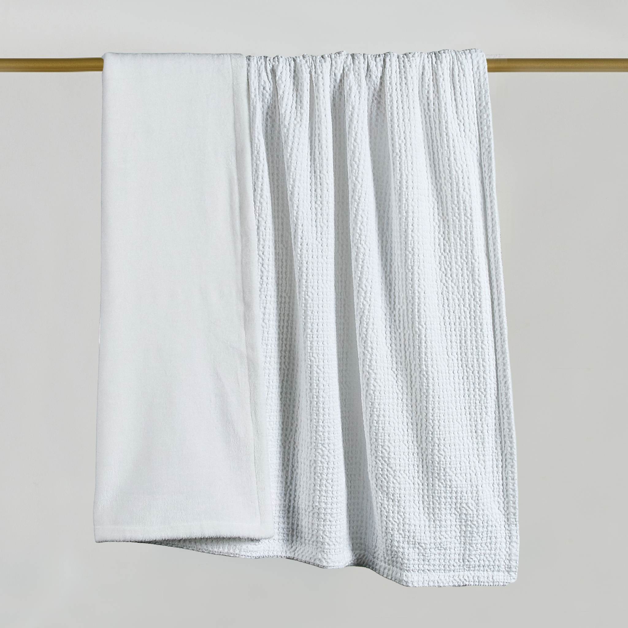 Blanc Irresistible Throw