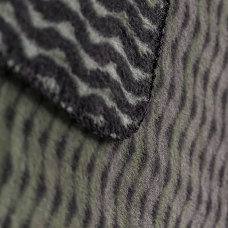 Waves Gradient Ivy Throw by David Fussenegger