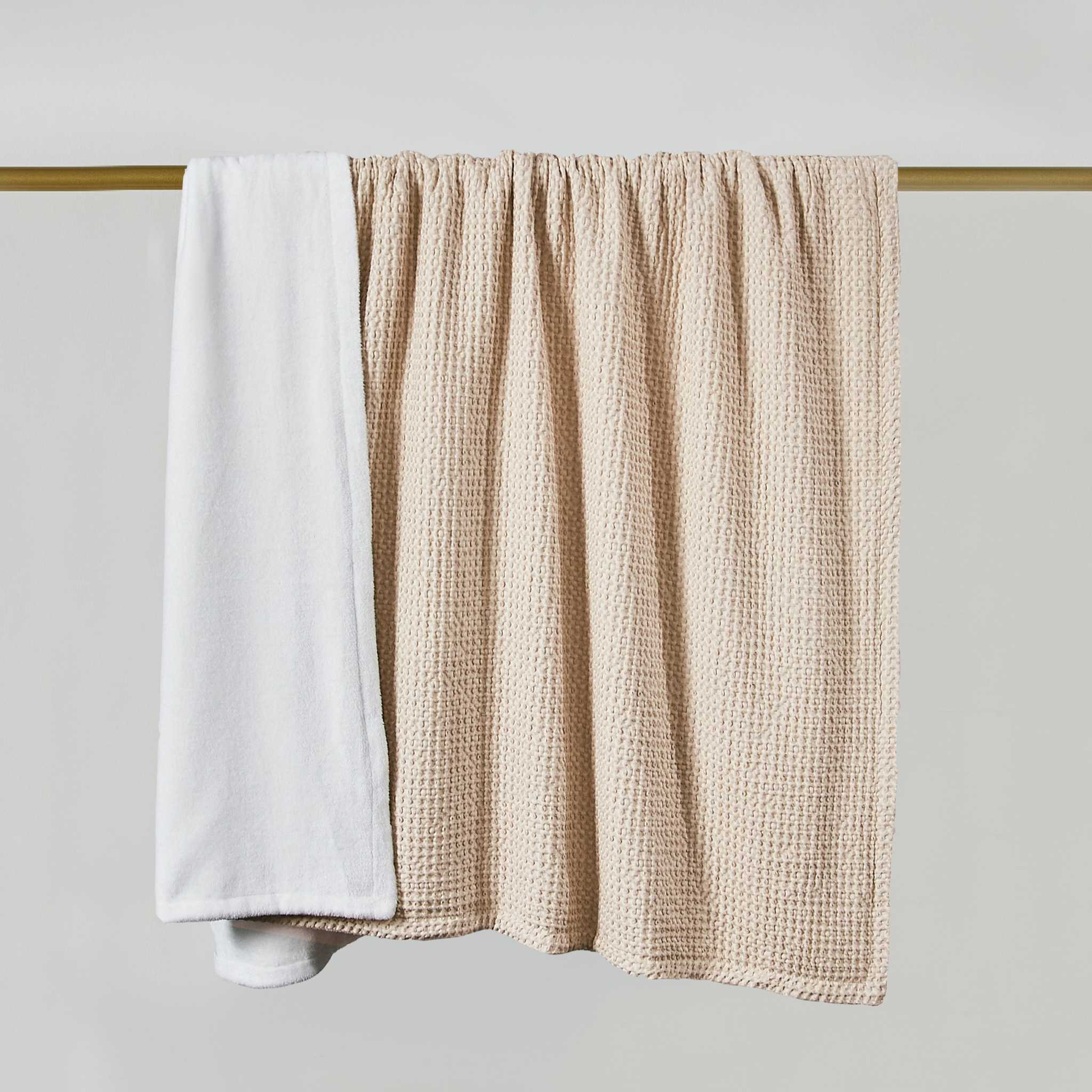 Frappé Irresistible Throw